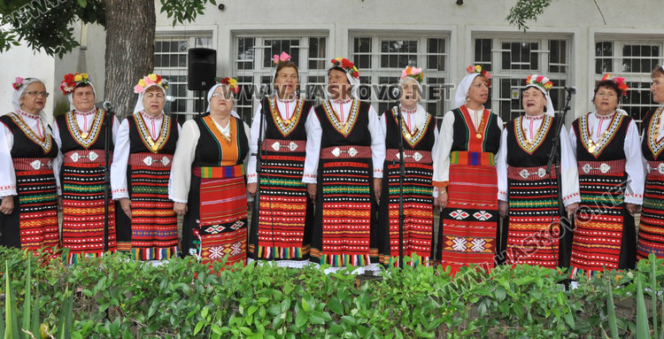 Певци и танцьори показаха красотата на фолклора в третия събор „Орловски напеви”