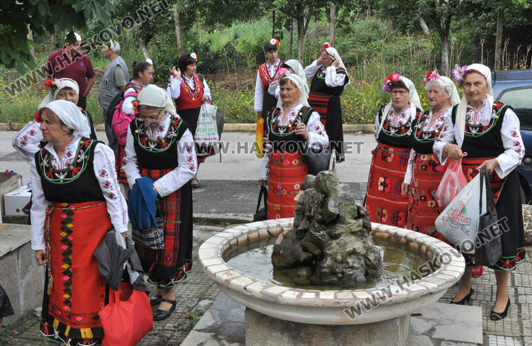 Певци и танцьори показаха красотата на фолклора в третия събор „Орловски напеви”