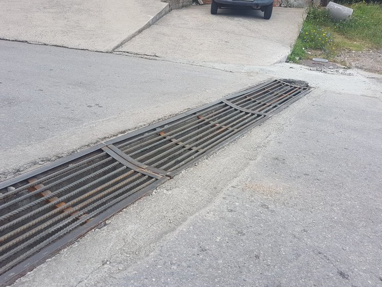 Читател: Пропадна нов отводнителен канал в „Червена стена” 