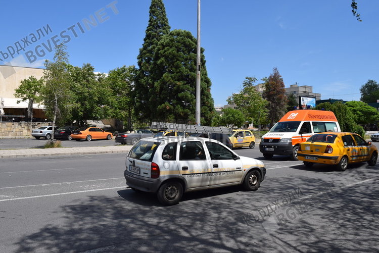 "Опел" блъсна жена на пешеходна пътека в Кърджали