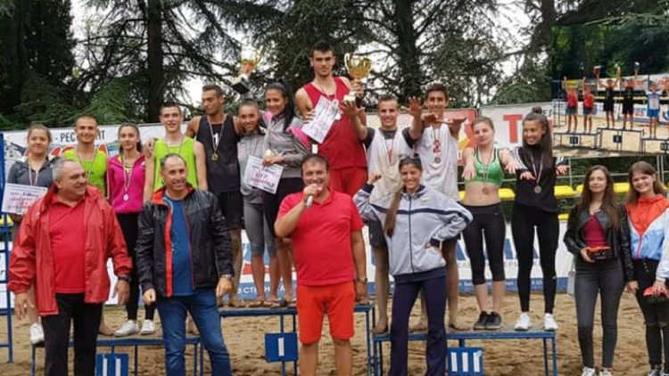 Ясни са победителите в турнира по плажен волейбол за купа "Емона"
