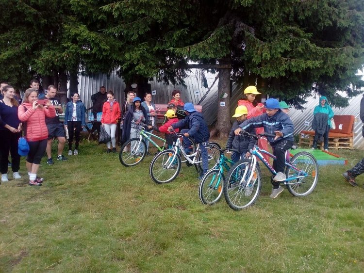 Софтуерна фирма дари велосипеди за деца от Центъра в Павелско