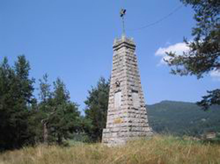 Връх Средногорец е свещен за родопчани, тук през 1912г са се водили решаващи боеве за освобождаването на Родопите