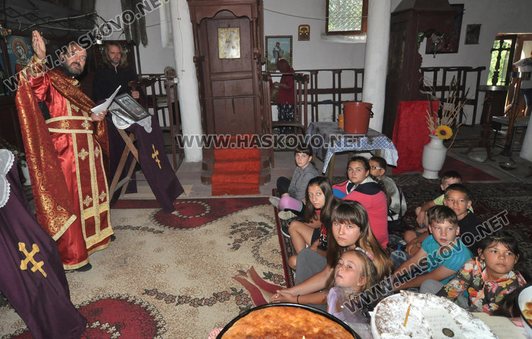 Урок по вероучение в храма на Мандра на Света Марина