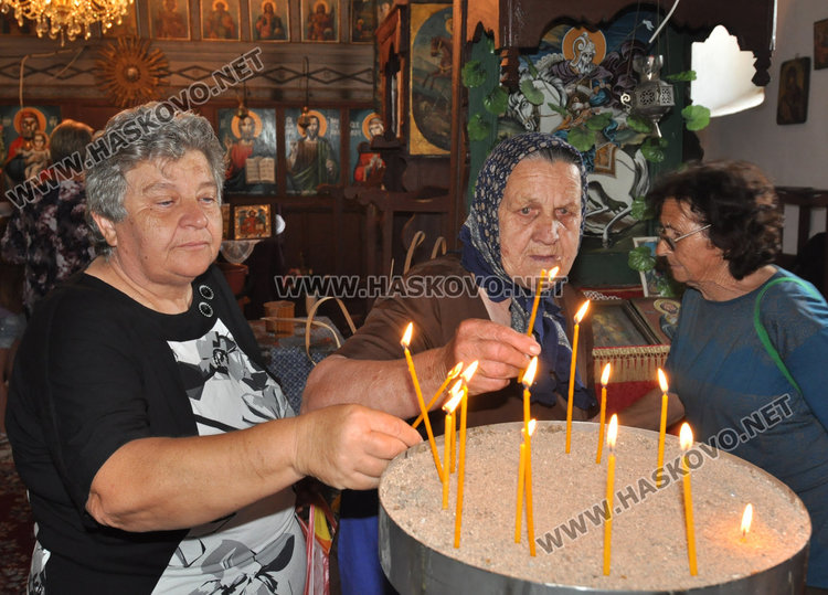 Урок по вероучение в храма на Мандра на Света Марина