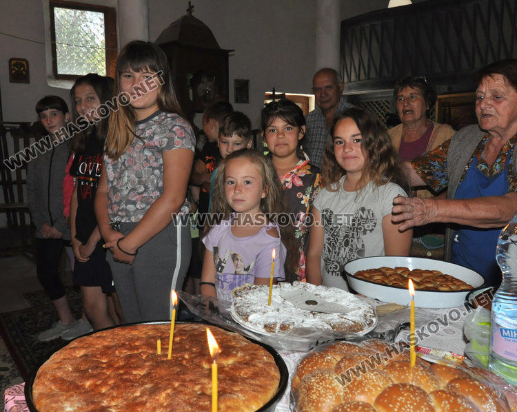 Урок по вероучение в храма на Мандра на Света Марина