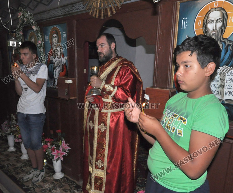 Урок по вероучение в храма на Мандра на Света Марина