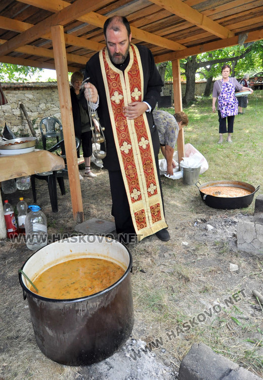 Урок по вероучение в храма на Мандра на Света Марина