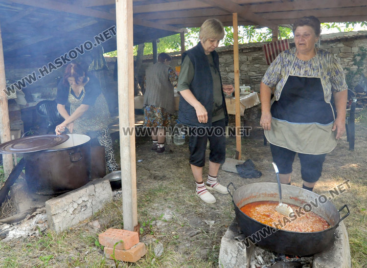 Урок по вероучение в храма на Мандра на Света Марина