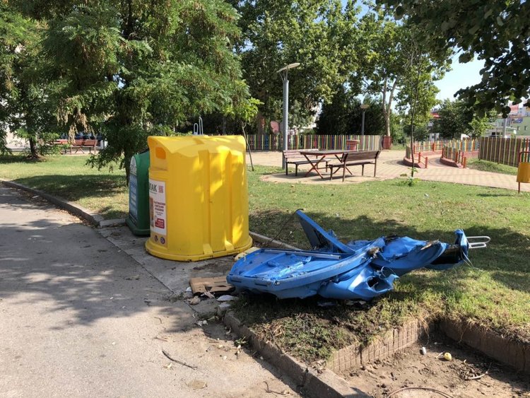 Подпалиха контейнер за хартия до детска градина