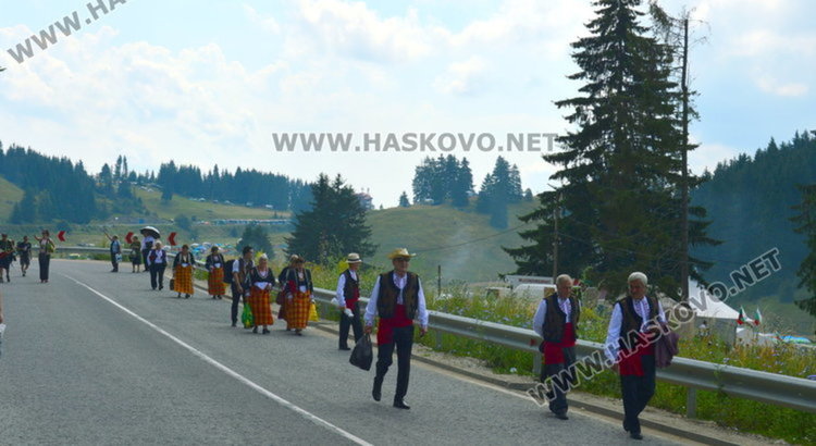 Препоръчва се използването на обществен транспорт или безплатните паркинги, но не и и паркирането по платната за движение