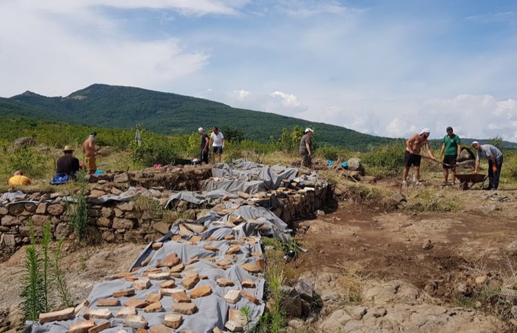 За пръв път на Църквището работят студенти от два университета