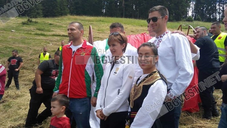 Звездни спортисти на България разпъват голямото знаме на Роженските поляни
