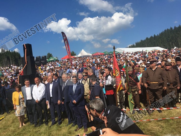 Откриха събора „Рожен“ с над 200 гайди, кметът на Смолян призова за обща молитва за благоденствието на България