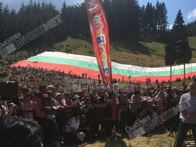 Президентът Радев на Рожен: Родопите обезлюдяват бързо, България ще осиротее без песните и гайдите