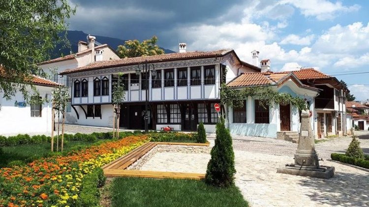 Откриха колекция оригинални стенописи, свалени от стари български къщи - паметници на културата