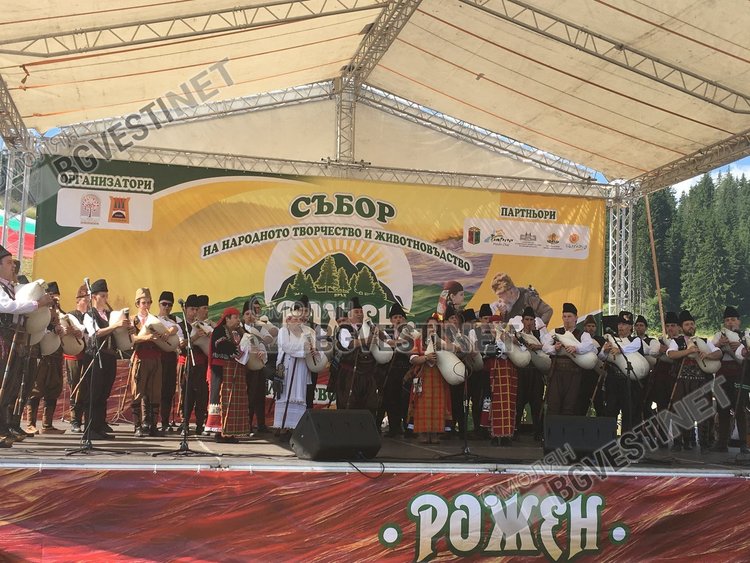 Откриха събора „Рожен“ с над 200 гайди, кметът на Смолян призова за обща молитва за благоденствието на България