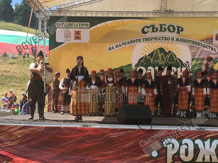 Певицата Мария Дичева и гайдарят й Петър Учиков обраха овациите на публиката