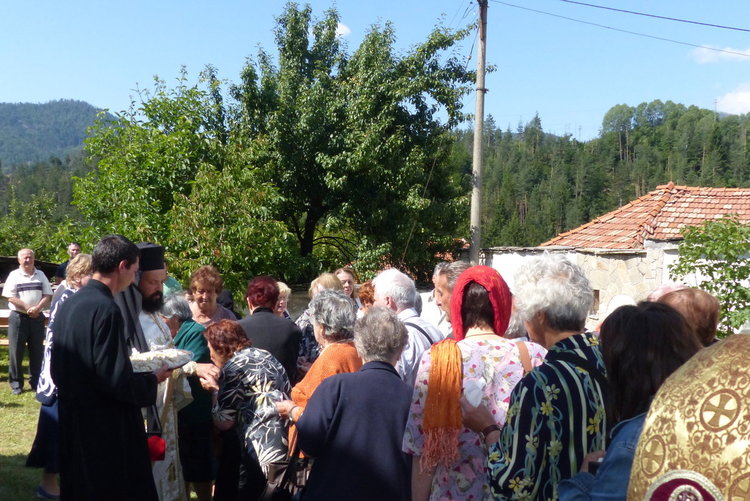 Църква, измолена с прошение от Високата порта преди 160 години, чества двоен празник