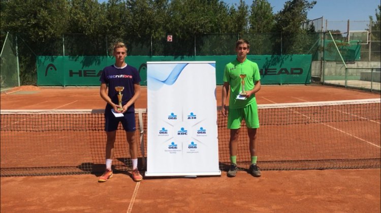 Ивайло Керемедчиев вдигна купата на  Хасково на кортовете на Кенана