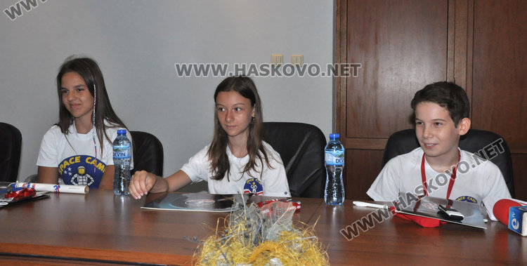 Деца от Хасково с награда от Космически лагер в Измир