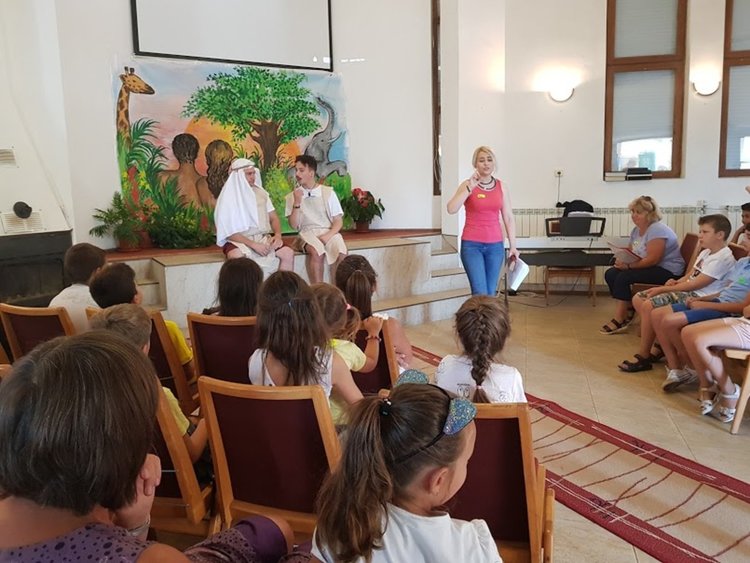 Темата за сътворението ще изучават децата във ваканционното училище на Евангелската църква