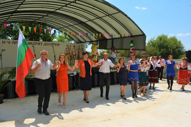 От 5 до 90 -годишни на фестивала на сусама в Доситеево