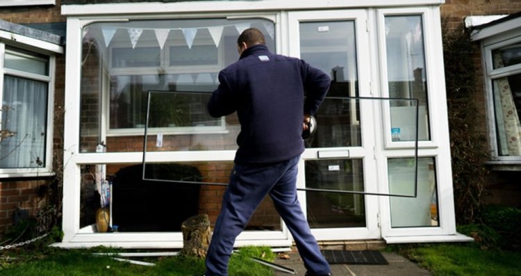 На трудовата борса: Места за общи работници, монтажници на дограма и шофьори