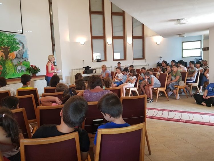 Темата за сътворението ще изучават децата във ваканционното училище на Евангелската църква