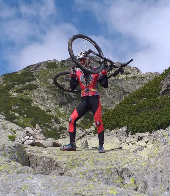  Рекорд на Борислав Йорданов във велопохода от  Боровец  до „Мезек“: 2 дни, 4,39 ч. 