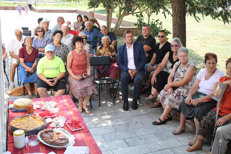 Фолклорен празник и кулинарна изложба в Книжовник