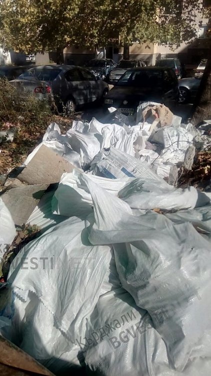 Нагли гурбетчии изхвърлят безразборно  тонове отпадъци от новите си жилища,  не се стряскат от глоби