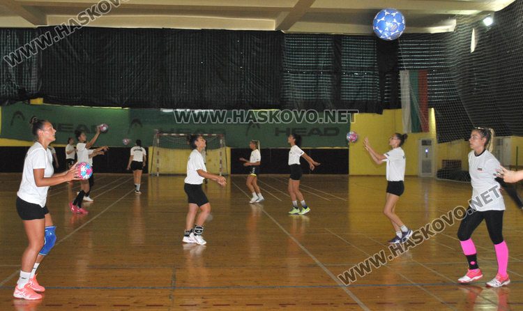 3 хандбалистки от Хасково на подготовка с националния отбор за Европейското в Грузия