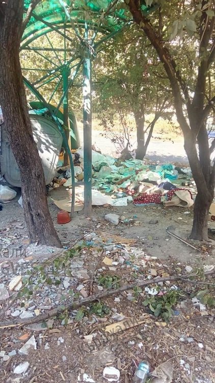 Нагли гурбетчии изхвърлят безразборно  тонове отпадъци от новите си жилища,  не се стряскат от глоби