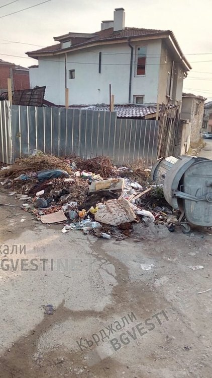Нагли гурбетчии изхвърлят безразборно  тонове отпадъци от новите си жилища,  не се стряскат от глоби