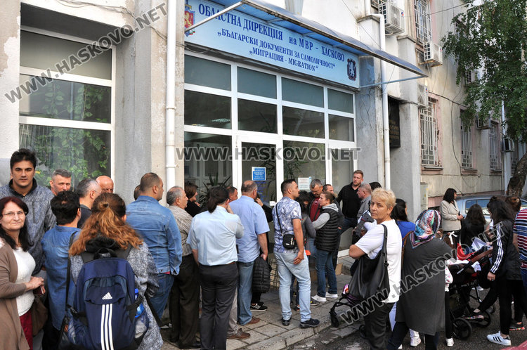 Заявката за български документи за самоличност вече и с електронен подпис