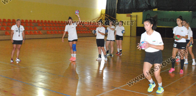 3 хандбалистки от Хасково на подготовка с националния отбор за Европейското в Грузия