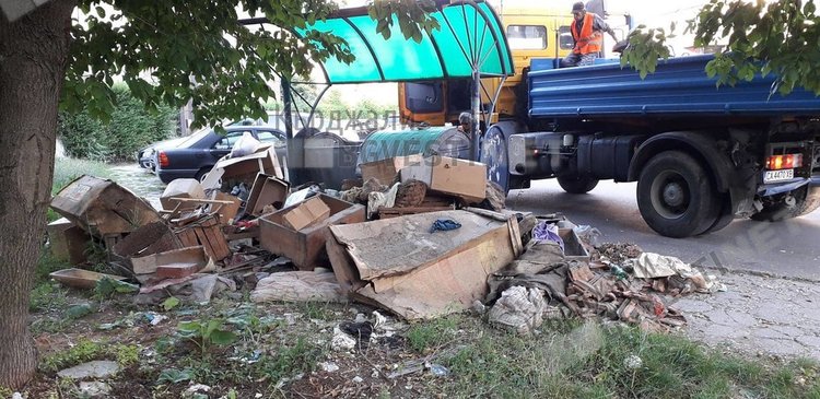 Нагли гурбетчии изхвърлят безразборно  тонове отпадъци от новите си жилища,  не се стряскат от глоби