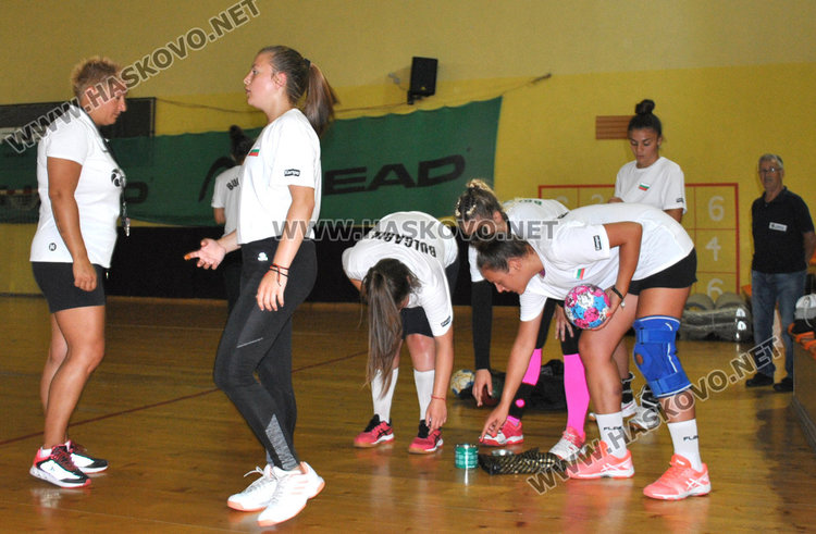 3 хандбалистки от Хасково на подготовка с националния отбор за Европейското в Грузия