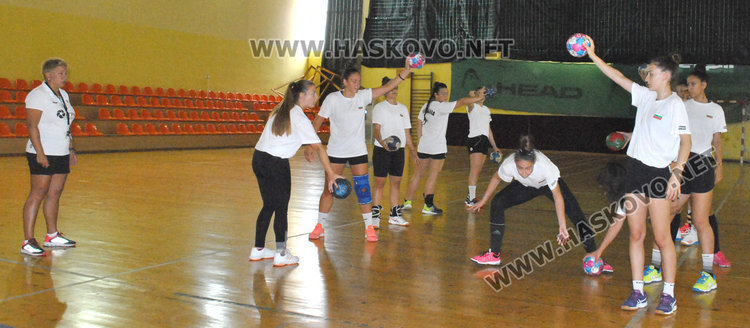 3 хандбалистки от Хасково на подготовка с националния отбор за Европейското в Грузия