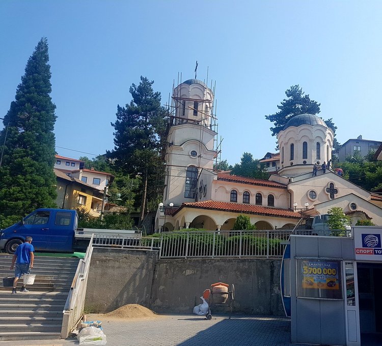 През юни т.г. Община Неделино започна кампания за набиране на средства за ремонт на единствения православен храм в Общината „Света Неделя“, където ще се разположи музейната експозиция. Със събраните 13 хиляди лева на 24 юли започна реконструкцията на покрива на храма, построен преди 20 години със средства от фондация „Бъдеще за България“