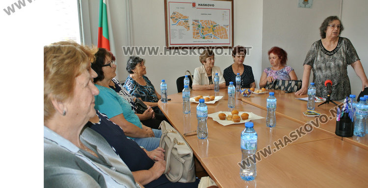 Златен медал на певиците с увреждания от Хасково влиза във витрината на славата в общината