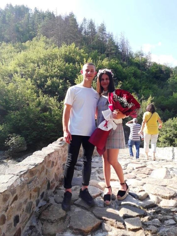 Младеж от Черноочене предложи брак на любимата си на Дяволския мост