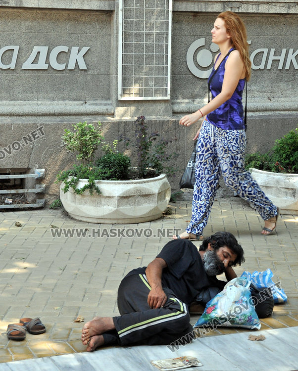 Просяци окупираха центъра на Хасково