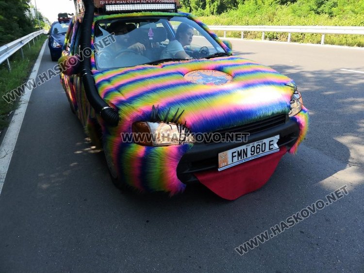 Туристи с космата кола минаха през Хасково