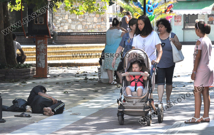 Просяци окупираха центъра на Хасково