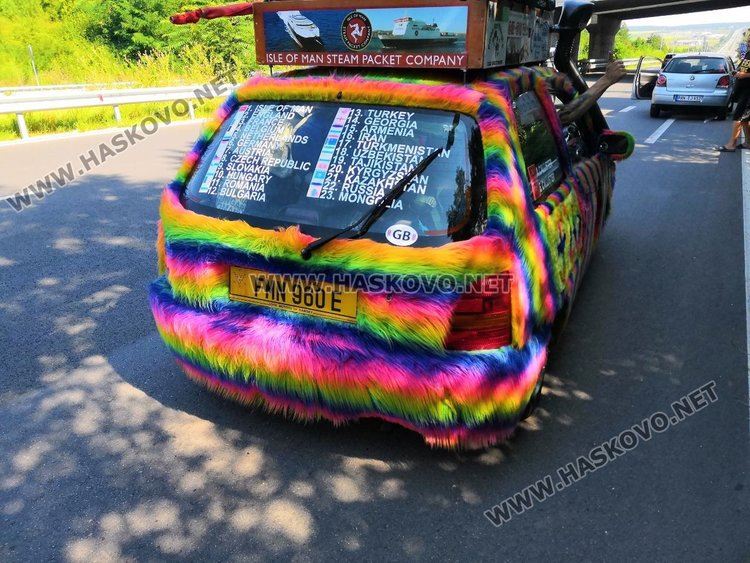 Туристи с космата кола минаха през Хасково