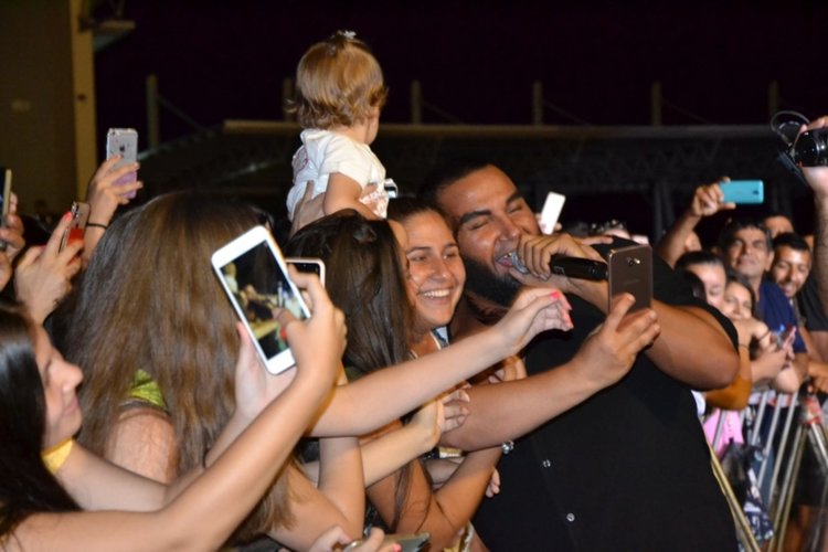 10 000 пяха с Николина Чакърдъкова и Азис в Момчилград