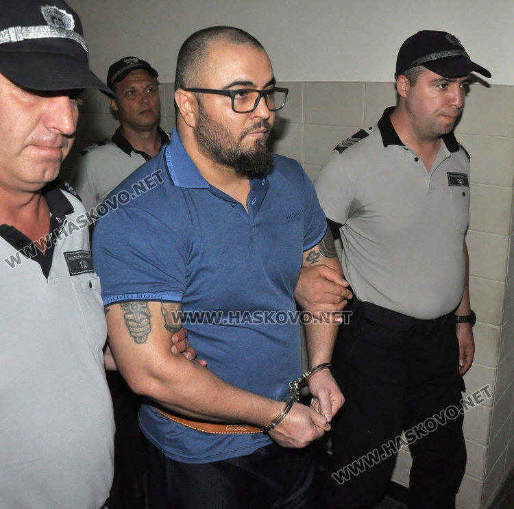 Задържаният за убийството в Гърция шофирал колата със стрелеца