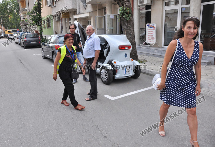 Таксуват електромобилите в "синята зона" заради липса на общинска наредба